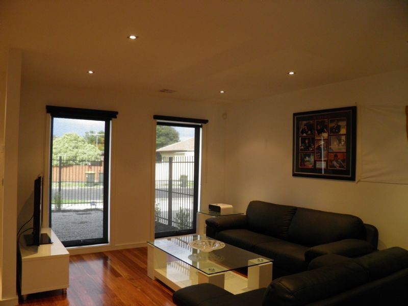 1/51 WALMER AVENUE, St Albans VIC 3021