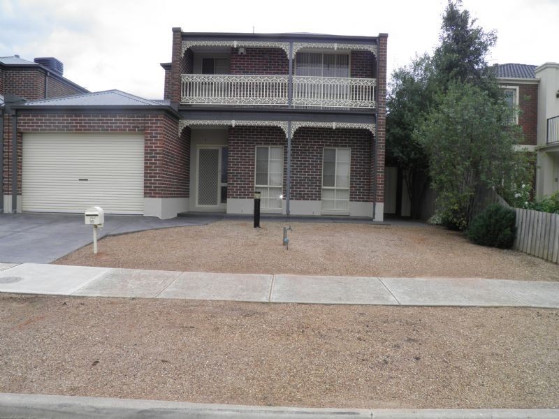 18 LORRAINE LEE WAY, Sydenham VIC 3037
