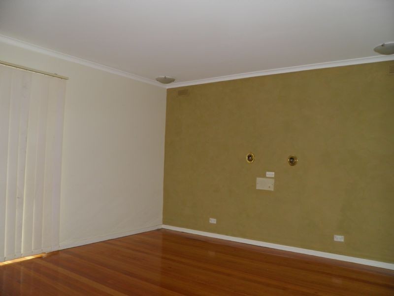 28 LILLY PILLY STREET, St Albans VIC 3021