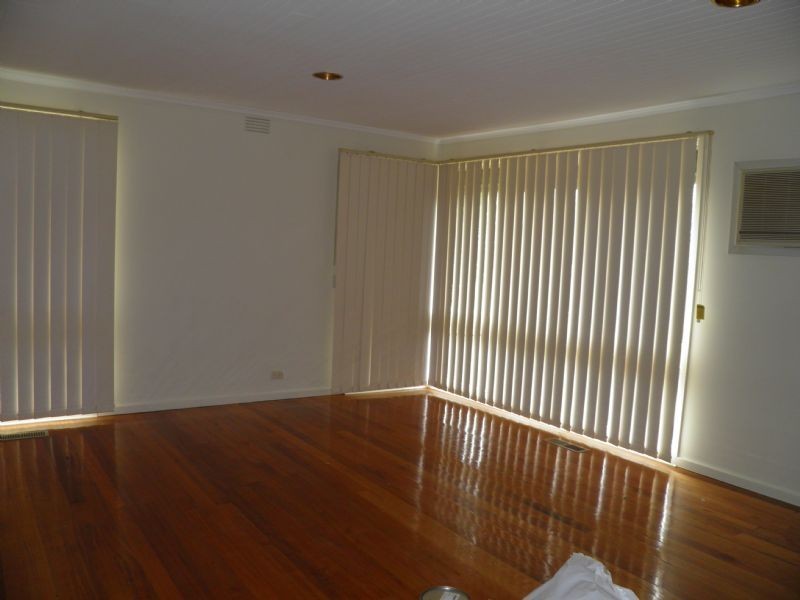 28 LILLY PILLY STREET, St Albans VIC 3021