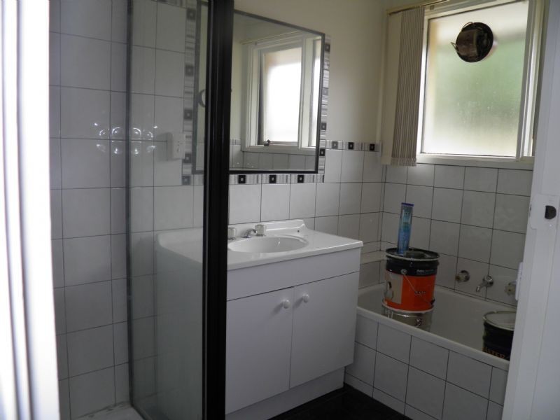 28 LILLY PILLY STREET, St Albans VIC 3021