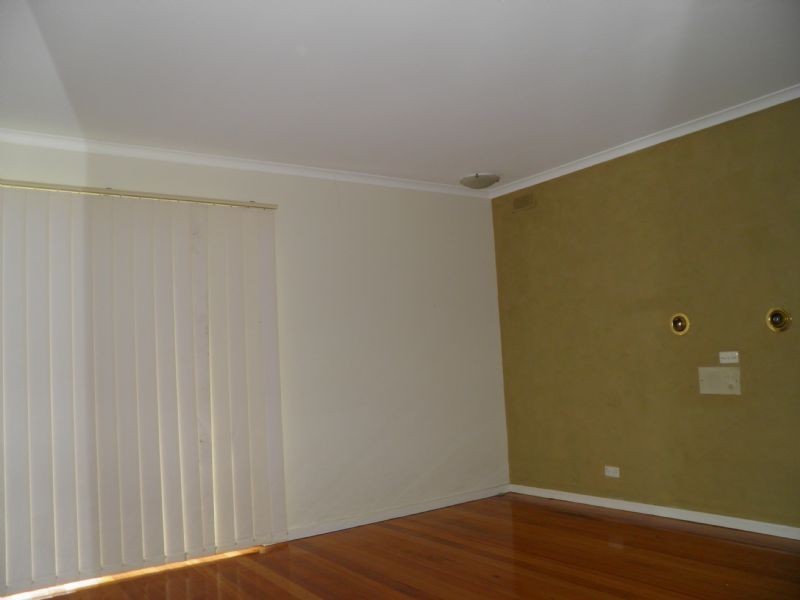 28 LILLY PILLY STREET, St Albans VIC 3021