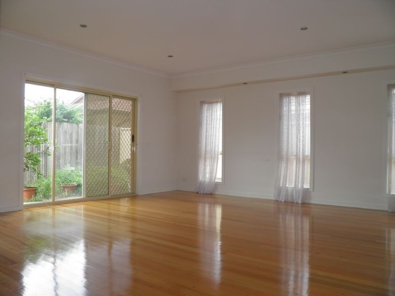 2/44 HELEN STREET, St Albans VIC 3021