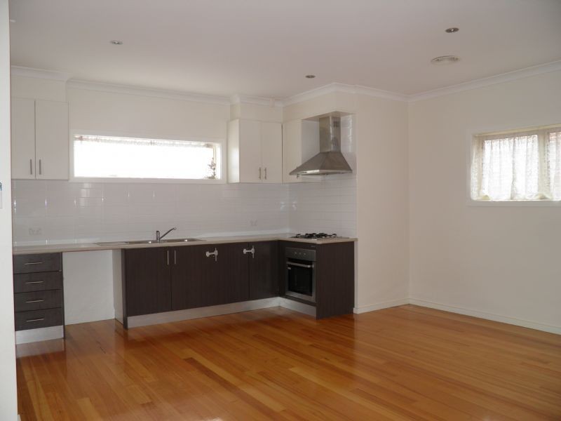 2/44 HELEN STREET, St Albans VIC 3021