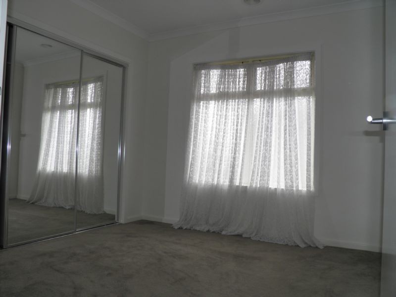 2/44 HELEN STREET, St Albans VIC 3021