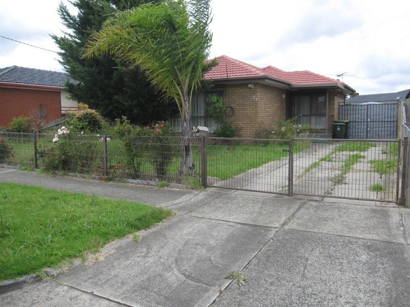 28 BROWNE AVENUE, St Albans VIC 3021