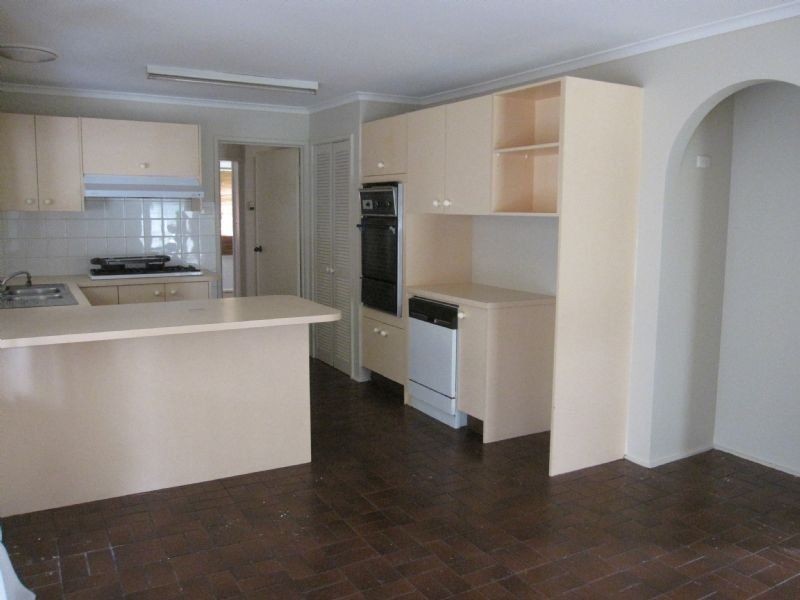 28 BROWNE AVENUE, St Albans VIC 3021