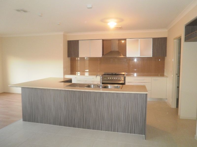 44 Fongeo Drive, Point Cook VIC 3030