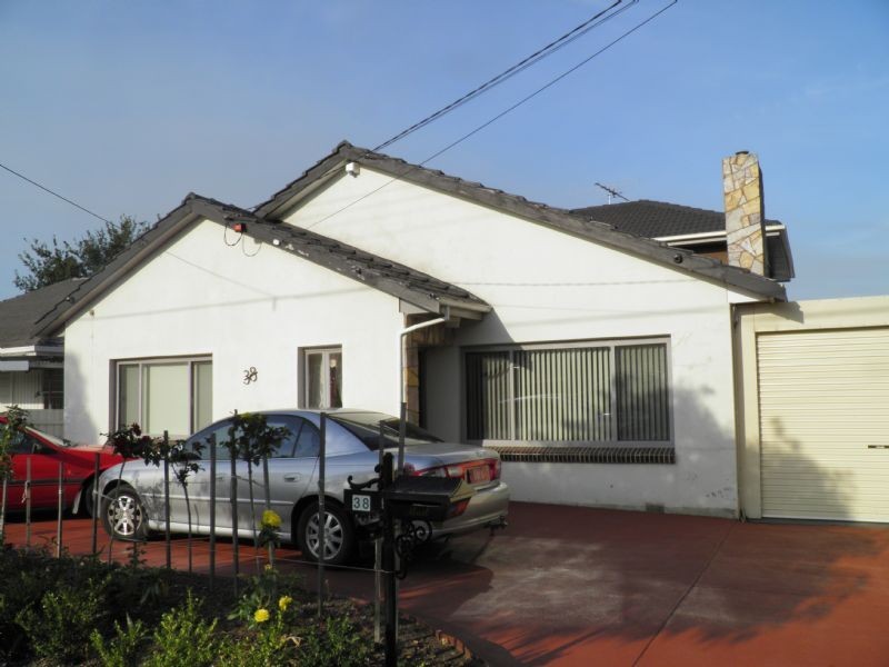 38 LEONARD AVENUE, St Albans VIC 3021