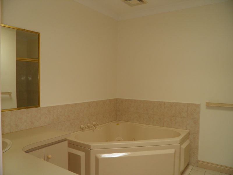 4/11 Ballarat Road, Footscray VIC 3011