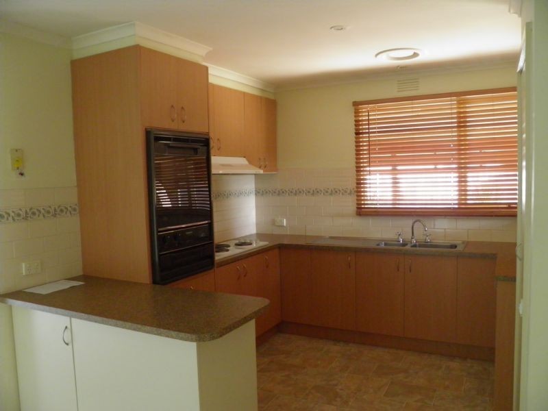 4 Selsley Court, St Albans VIC 3021