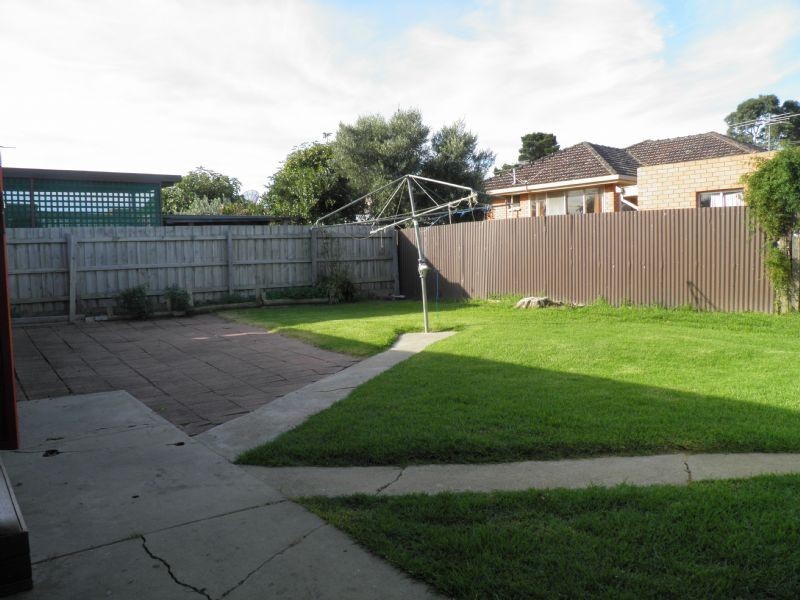 4 Selsley Court, St Albans VIC 3021