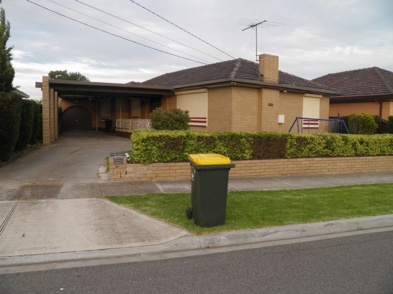 28 Chelmsford Crescent, St Albans VIC 3021