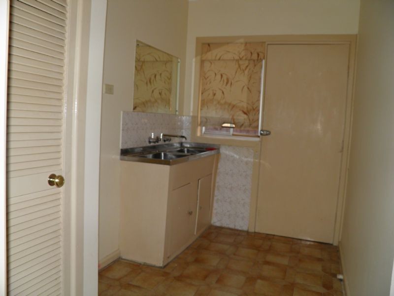 28 Chelmsford Crescent, St Albans VIC 3021