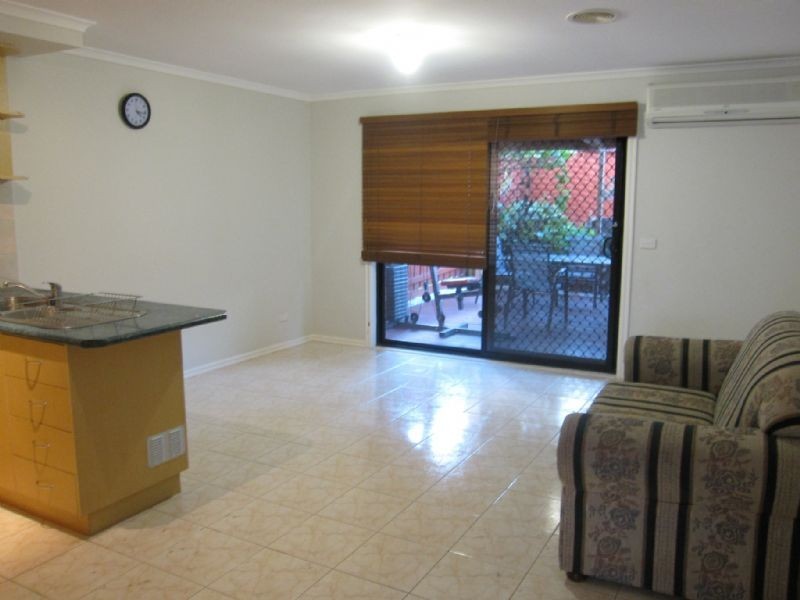 6/7 Topaz  Place, St Albans VIC 3021