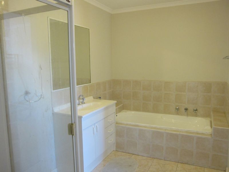 6/7 Topaz  Place, St Albans VIC 3021