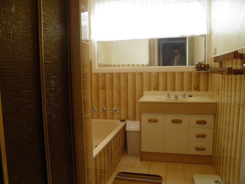 10 James Street, St Albans VIC 3021