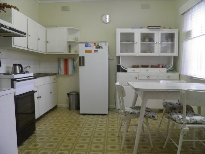 10 James Street, St Albans VIC 3021