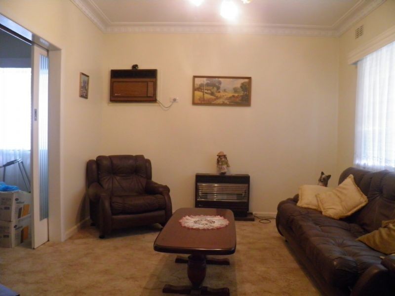 10 James Street, St Albans VIC 3021