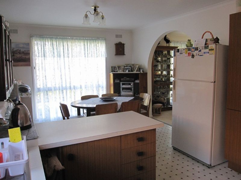 18 Thomas Street, St Albans VIC 3021