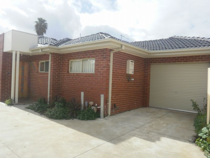 2/80 Henry St, St Albans VIC 3021