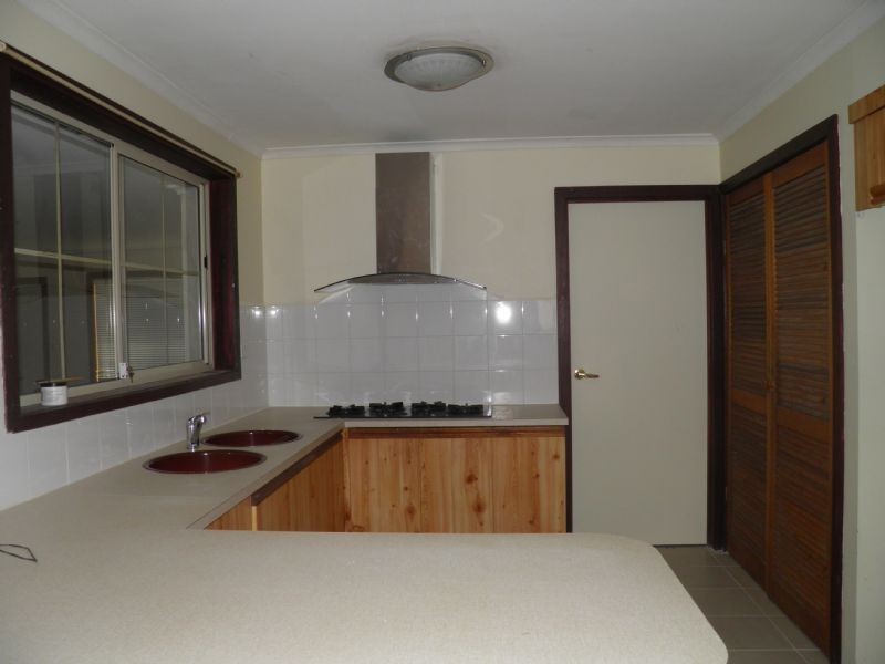 2 TYRES PLACE, Sunshine North VIC 3020