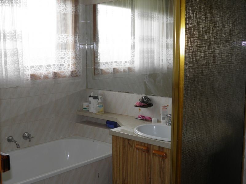 10 Kingdom Avenue, Kings Park VIC 3021