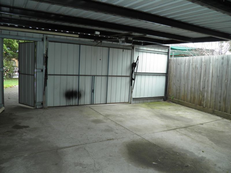 16 LUXFORD STREET, St Albans VIC 3021