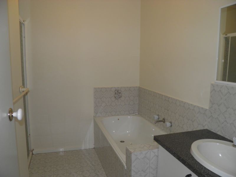 27 FLINT CRESCENT, Delahey VIC 3037