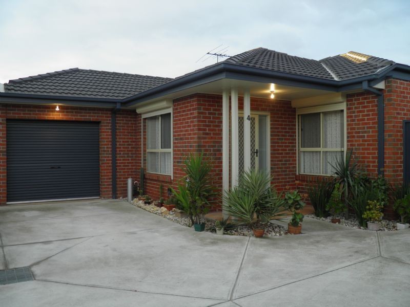 4/14  16 Conrad Street, St Albans VIC 3021