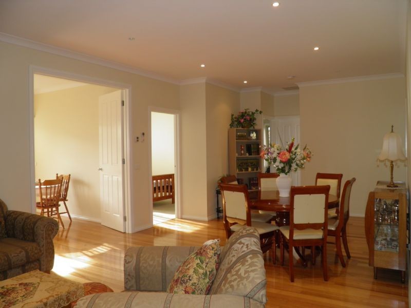 4/14  16 Conrad Street, St Albans VIC 3021