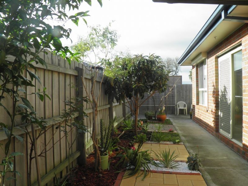 4/14  16 Conrad Street, St Albans VIC 3021