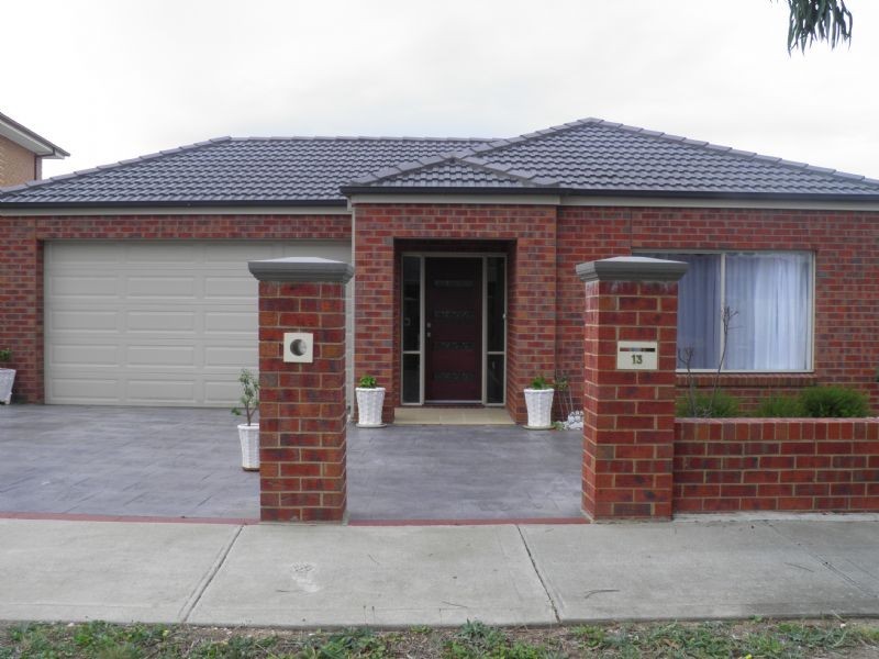 13 KEIWA PLACE, Taylors Hill VIC 3037