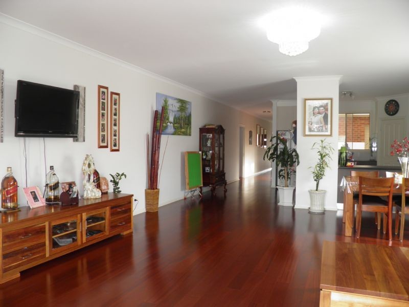 13 KEIWA PLACE, Taylors Hill VIC 3037