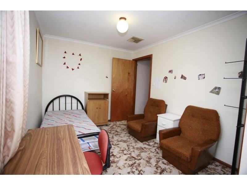 44 Chedgey Drive, St Albans VIC 3021