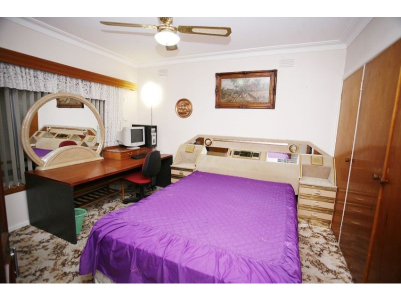 44 Chedgey Drive, St Albans VIC 3021