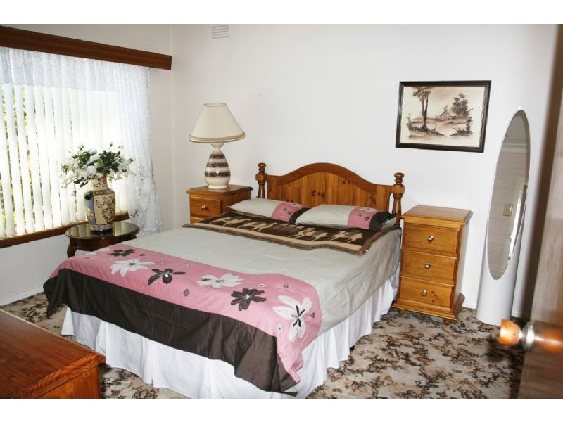 44 Chedgey Drive, St Albans VIC 3021