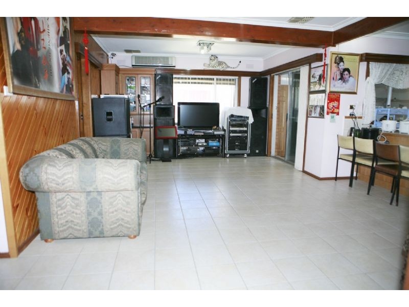 44 Chedgey Drive, St Albans VIC 3021