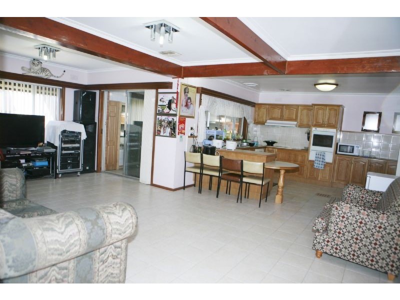 44 Chedgey Drive, St Albans VIC 3021