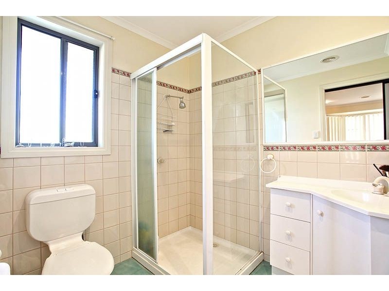 2/10 Plath Close, Delahey VIC 3037