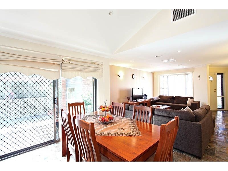 2/10 Plath Close, Delahey VIC 3037