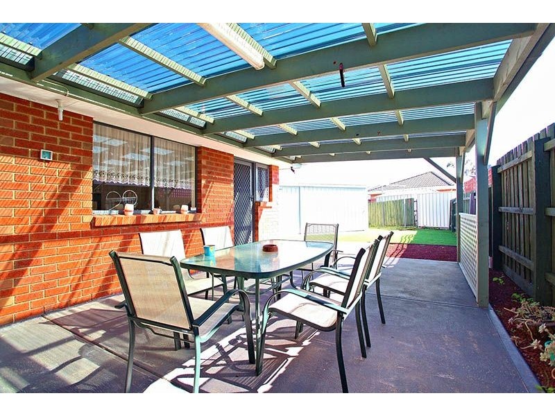 2/10 Plath Close, Delahey VIC 3037