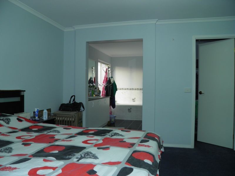 2 Cormorant Drive, Cairnlea VIC 3023