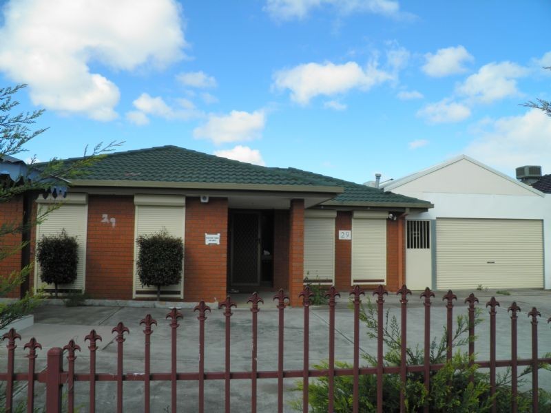 29 Shakespeare drive, Delahey VIC 3037