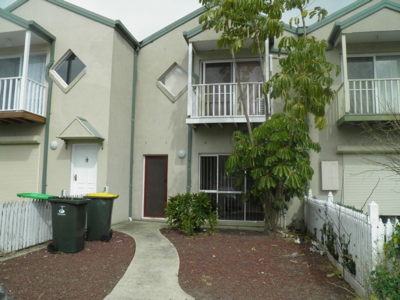 1/4 Camphora Place, St Albans VIC 3021