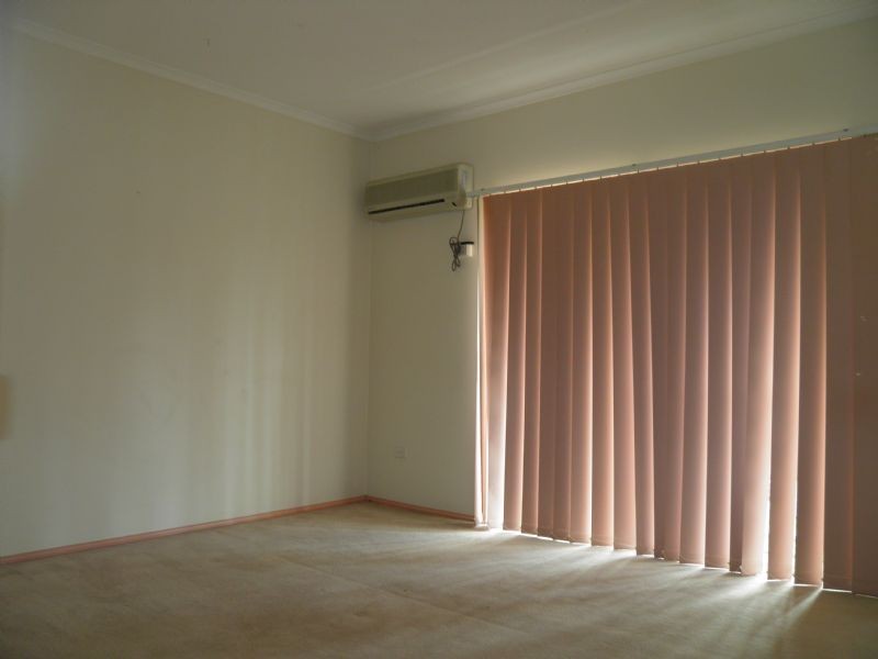 1/4 Camphora Place, St Albans VIC 3021