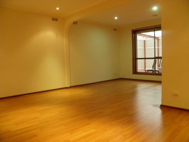 9 Cheleon Way, Kings Park VIC 3021