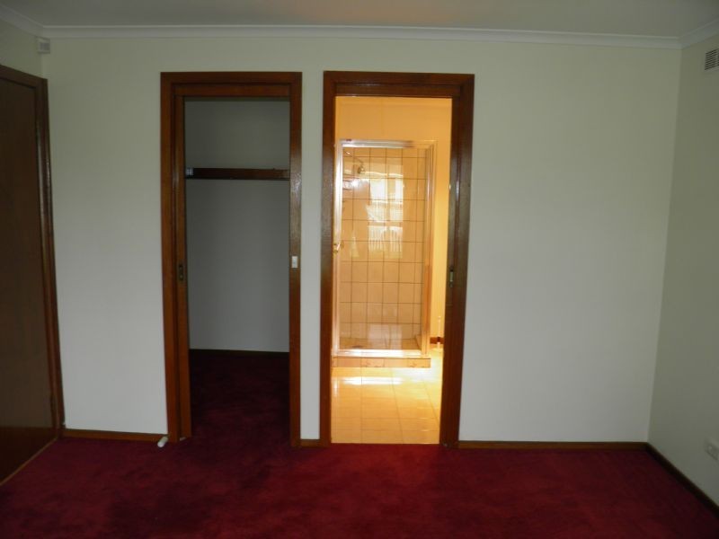 9 Cheleon Way, Kings Park VIC 3021