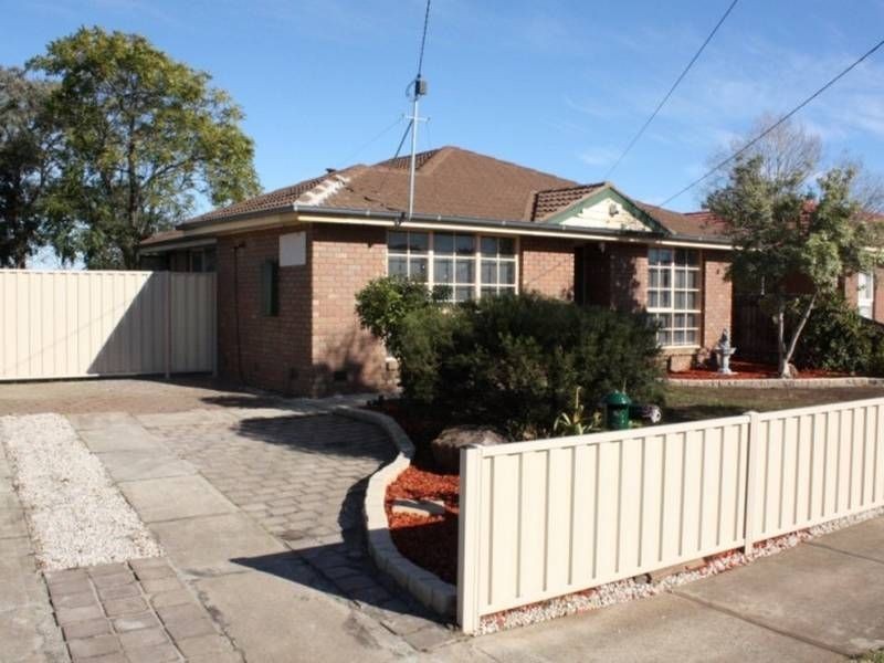 27 Pottenger Way, St Albans VIC 3021