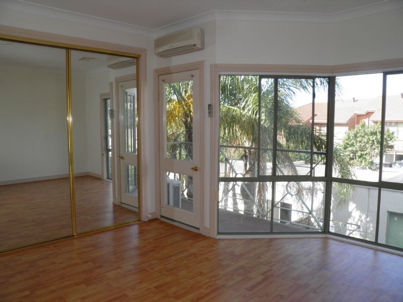 4/11 Ballarat Road, Footscray VIC 3011